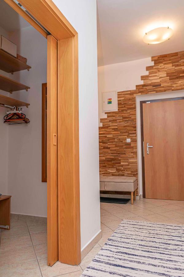 Castle View Apartment With Free Parking Bratislava Exterior foto