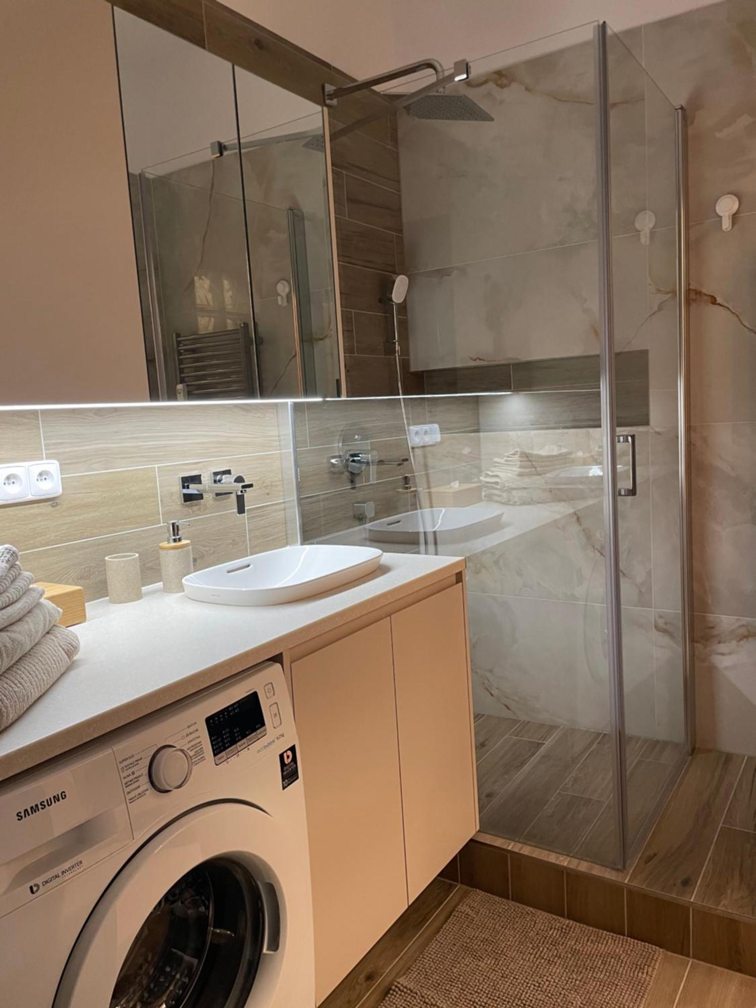 Castle View Apartment With Free Parking Bratislava Exterior foto